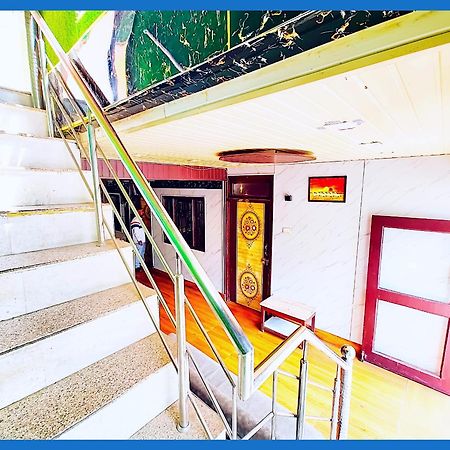 Flattiess ! Hotel Near Mall Road - Open Sitting Area On Terrace With Full Naini Lake View And Mountain Valley View - Wi Fi - Room Service Available - Top Rated Hotel Nainital Exterior foto