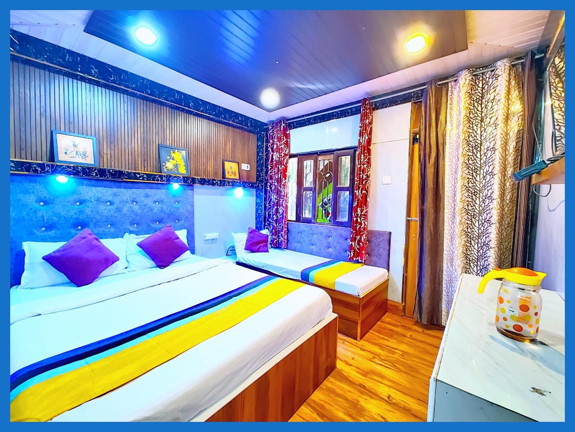 Flattiess ! Hotel Near Mall Road - Open Sitting Area On Terrace With Full Naini Lake View And Mountain Valley View - Wi Fi - Room Service Available - Top Rated Hotel Nainital Exterior foto