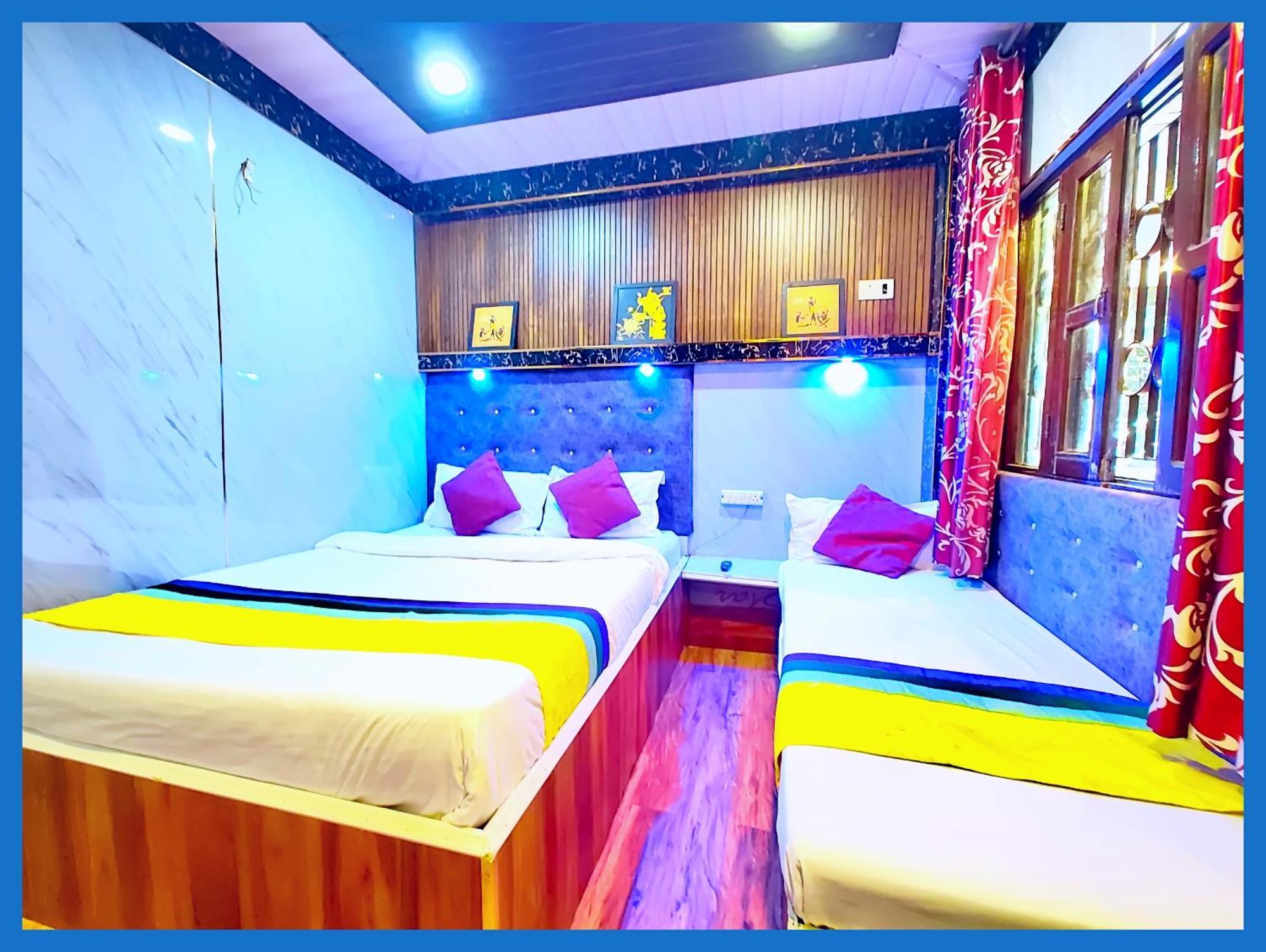 Flattiess ! Hotel Near Mall Road - Open Sitting Area On Terrace With Full Naini Lake View And Mountain Valley View - Wi Fi - Room Service Available - Top Rated Hotel Nainital Exterior foto