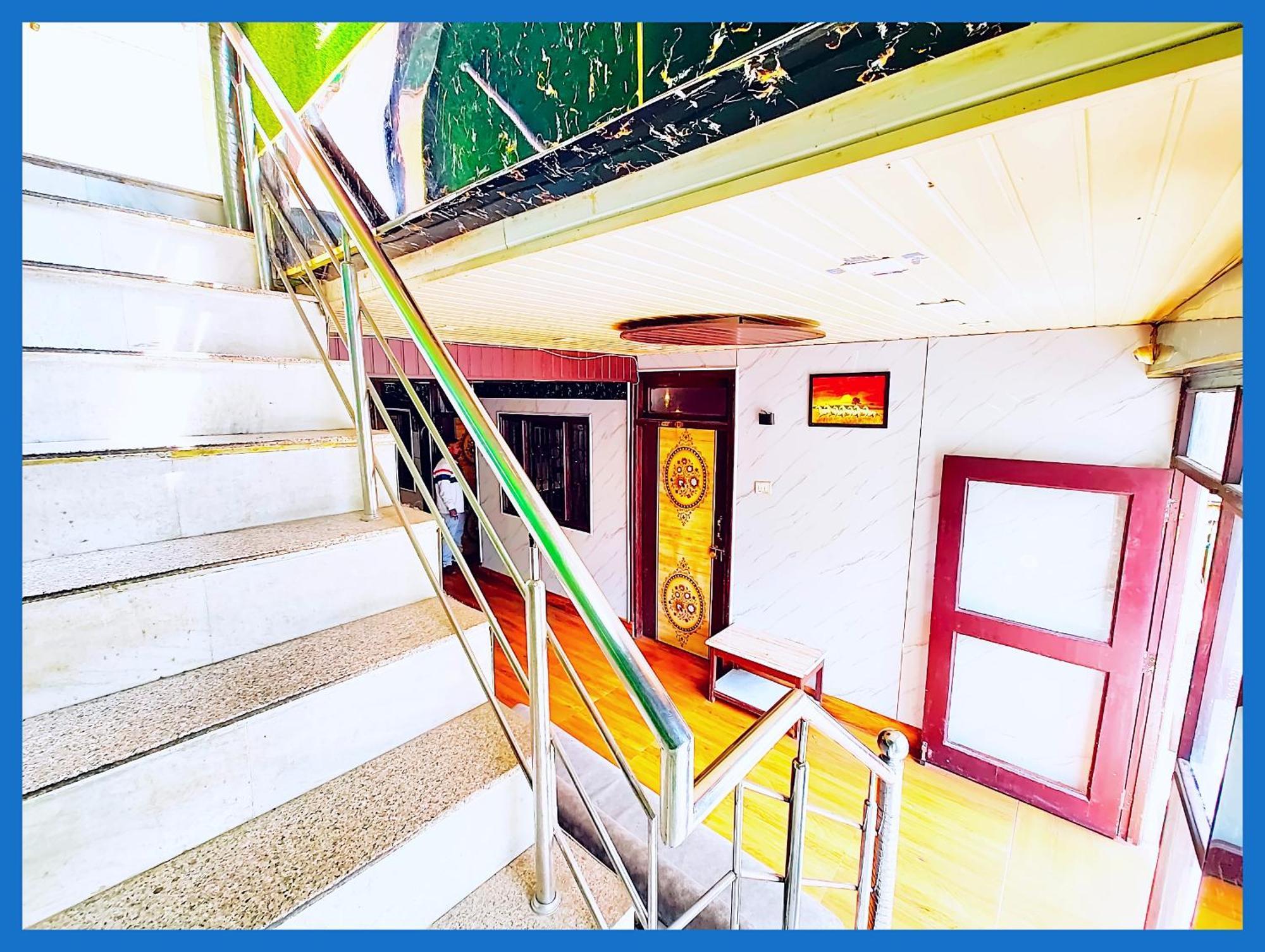 Flattiess ! Hotel Near Mall Road - Open Sitting Area On Terrace With Full Naini Lake View And Mountain Valley View - Wi Fi - Room Service Available - Top Rated Hotel Nainital Exterior foto